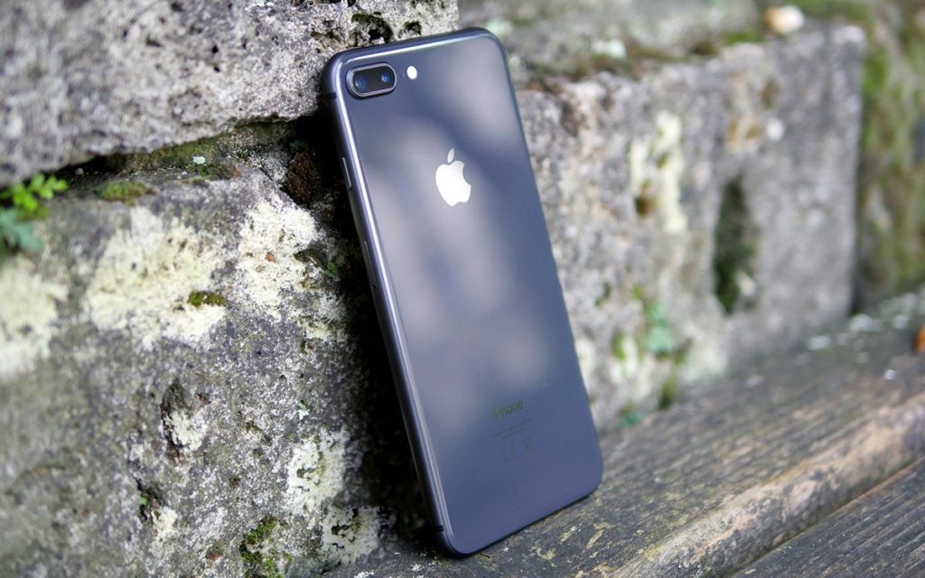 iPhone 8/8 Plus - mẫu gây tranh cãi